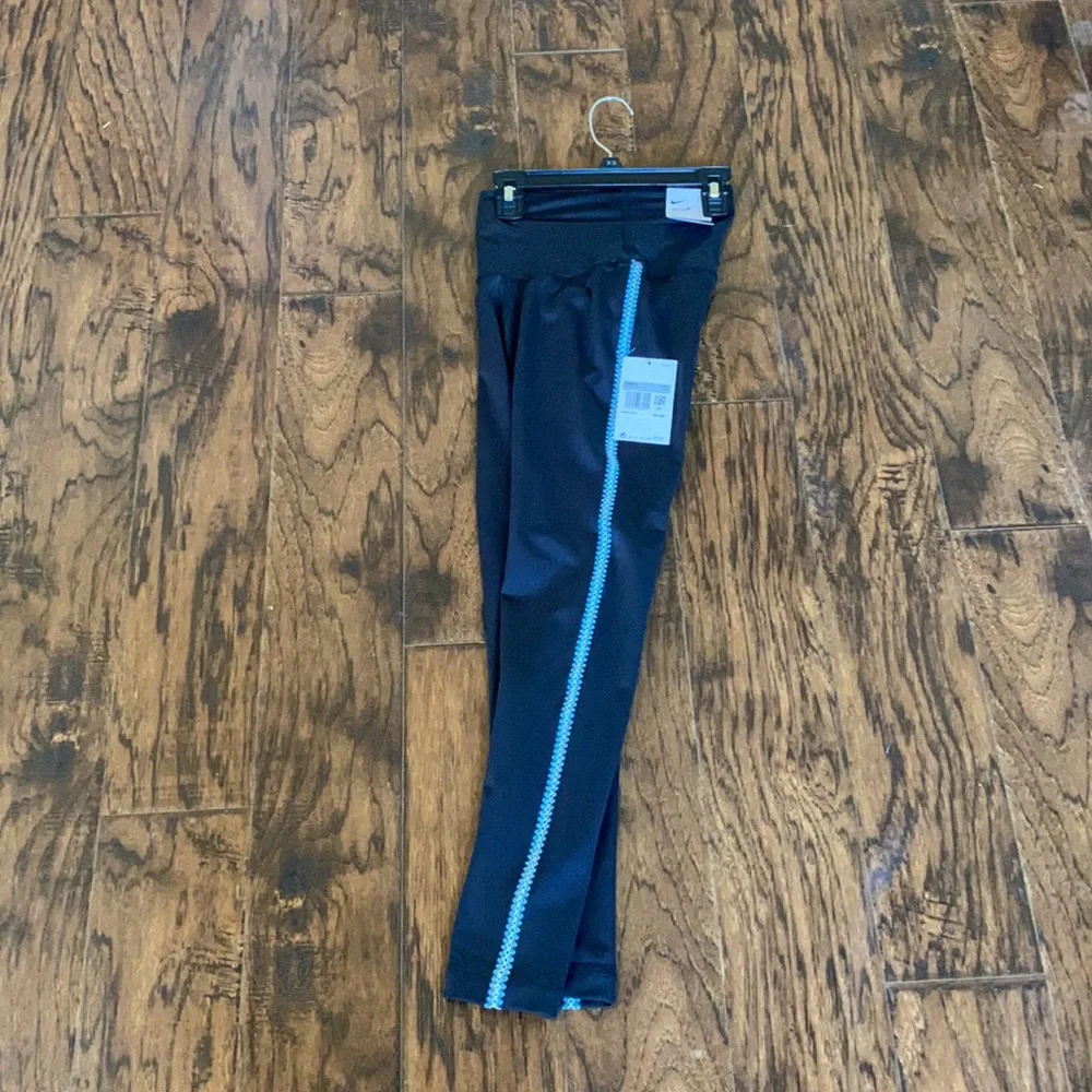 NWT!!  Nike Yoga pant, size x-small - Picture 6 of 8